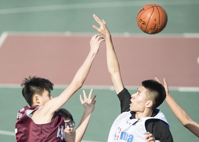 不过，虽然锡安后三个赛季的合同已经变成无保障，四名接受TA采访的NBA高管仍然表示鹈鹕几乎不可能裁掉锡安，除非情况变得特别严重。